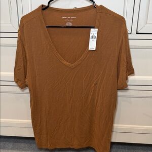 NWT American Eagle Outfitters V-Neck Tee in Rust Brown